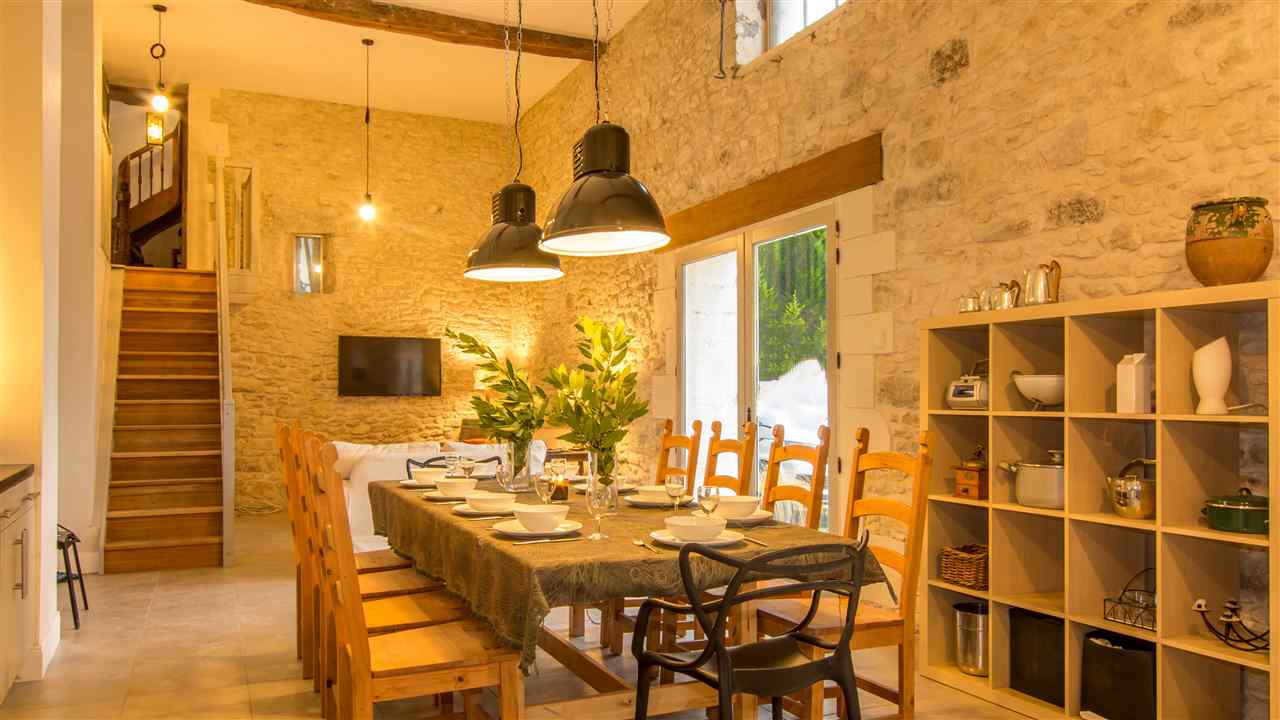 resized-2349823-The Orangerie TV screen (4)-2.jpg